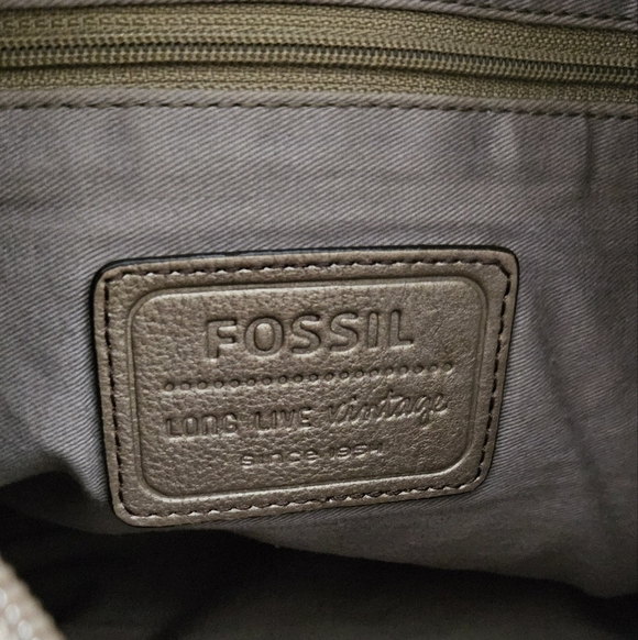 Fossil Brown Crossbody Bag with Adjustable Strap and Distressed Leather - Picture 9 of 13